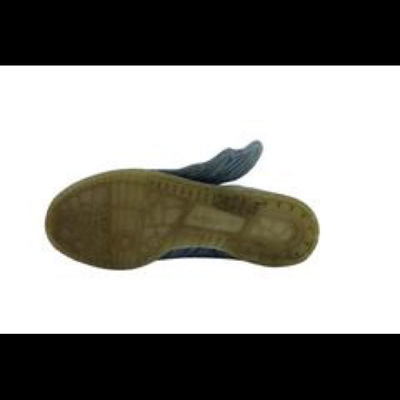 Adidas Jeremy Scott wing shoes. - Picture 2 of 7